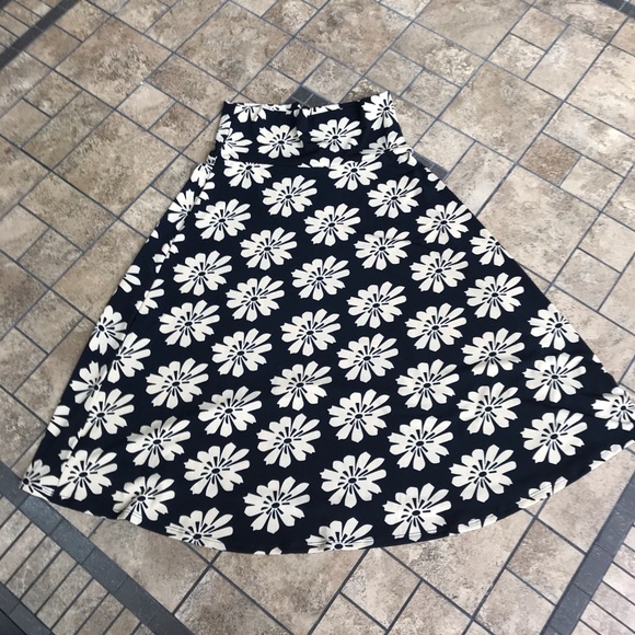LuLaRoe Navy & Tan Floral Skirt - XS - Picture 3 of 5